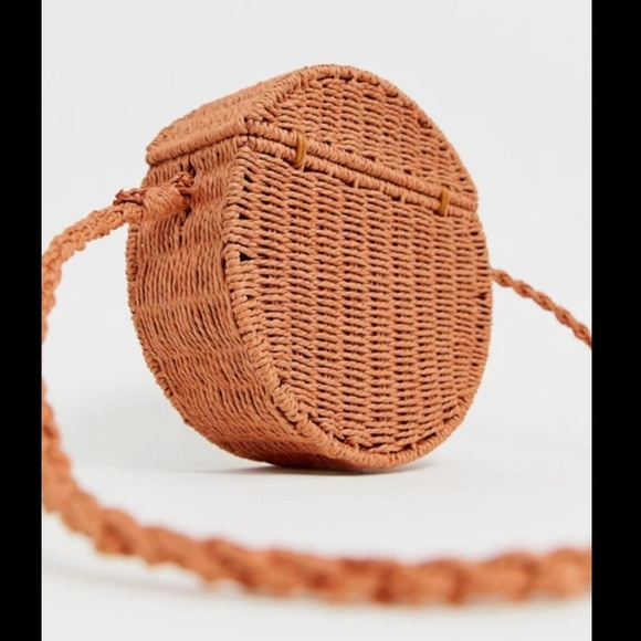 NWT Round Wicker Crossbody - Picture 4 of 5